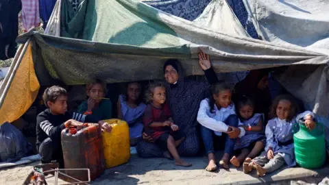 Devastating Conditions across Gaza City as Israeli Forces Advance
